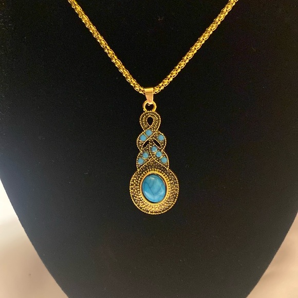 Dream plush Jewelry - Nwt Vintage Glod Chain with turquoise Stones